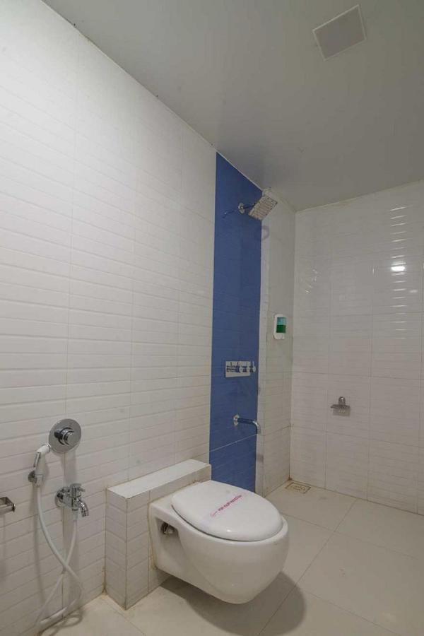 Hotel Satkar 苏拉特 外观 照片