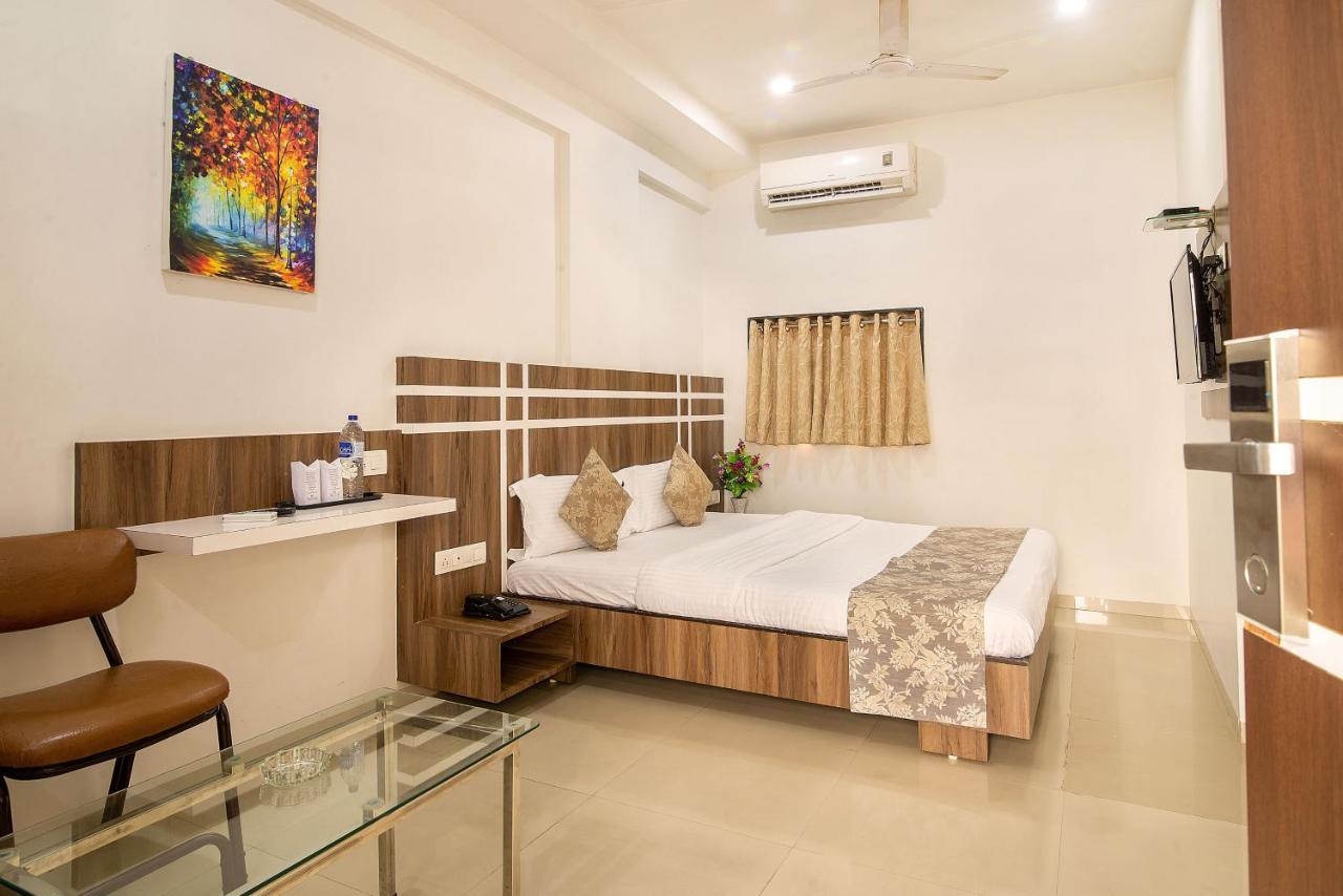Hotel Satkar 苏拉特 外观 照片