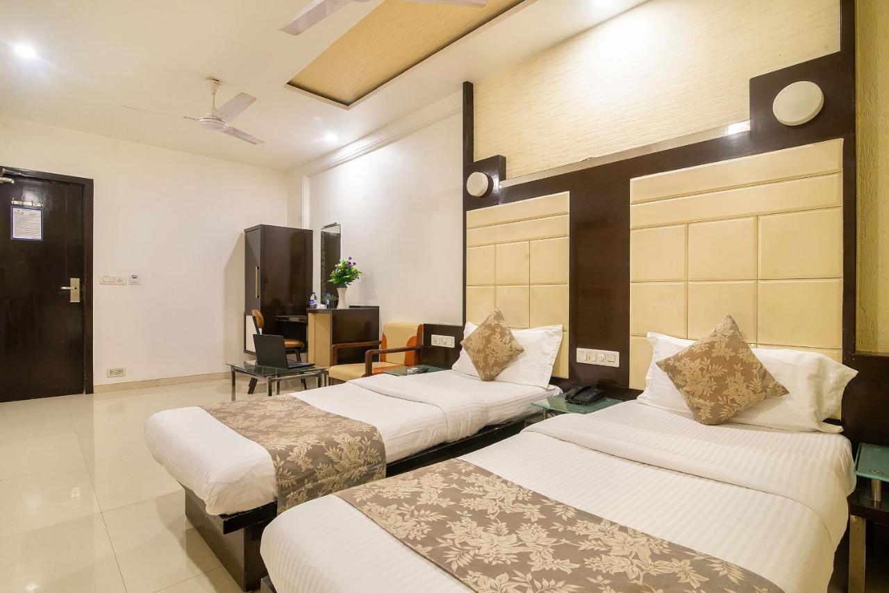 Hotel Satkar 苏拉特 外观 照片