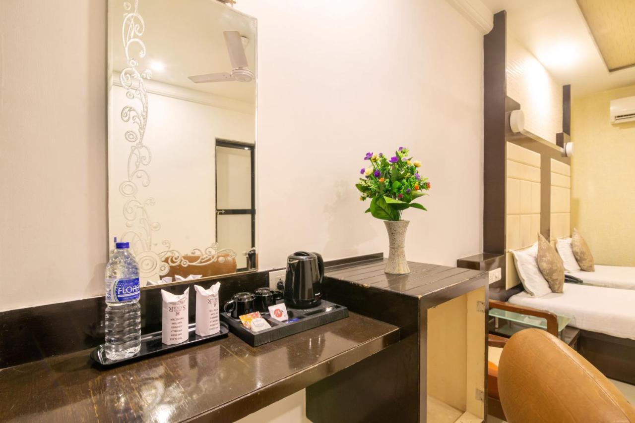 Hotel Satkar 苏拉特 外观 照片
