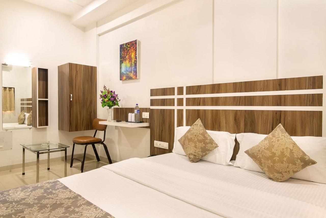 Hotel Satkar 苏拉特 外观 照片