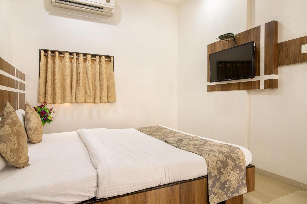 Hotel Satkar 苏拉特 外观 照片