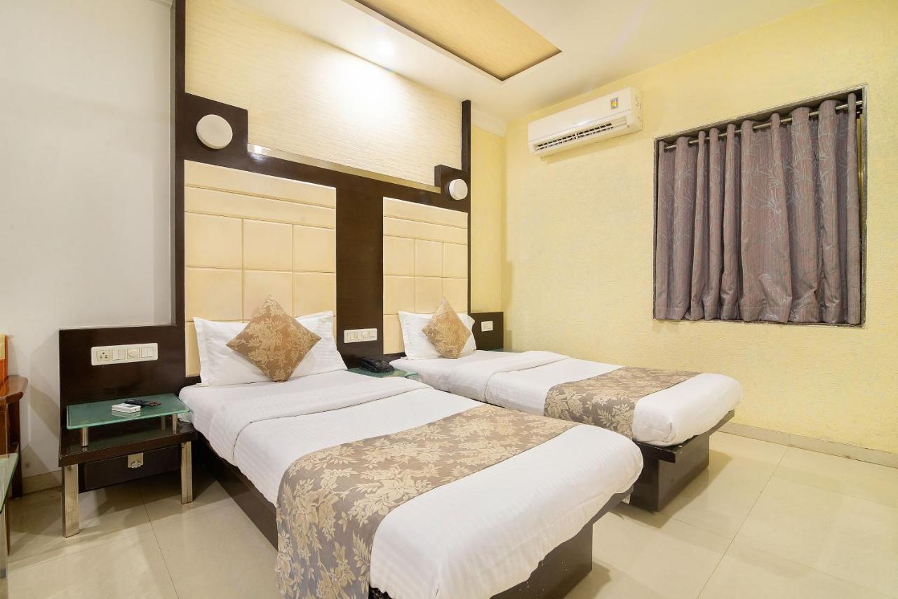 Hotel Satkar 苏拉特 外观 照片