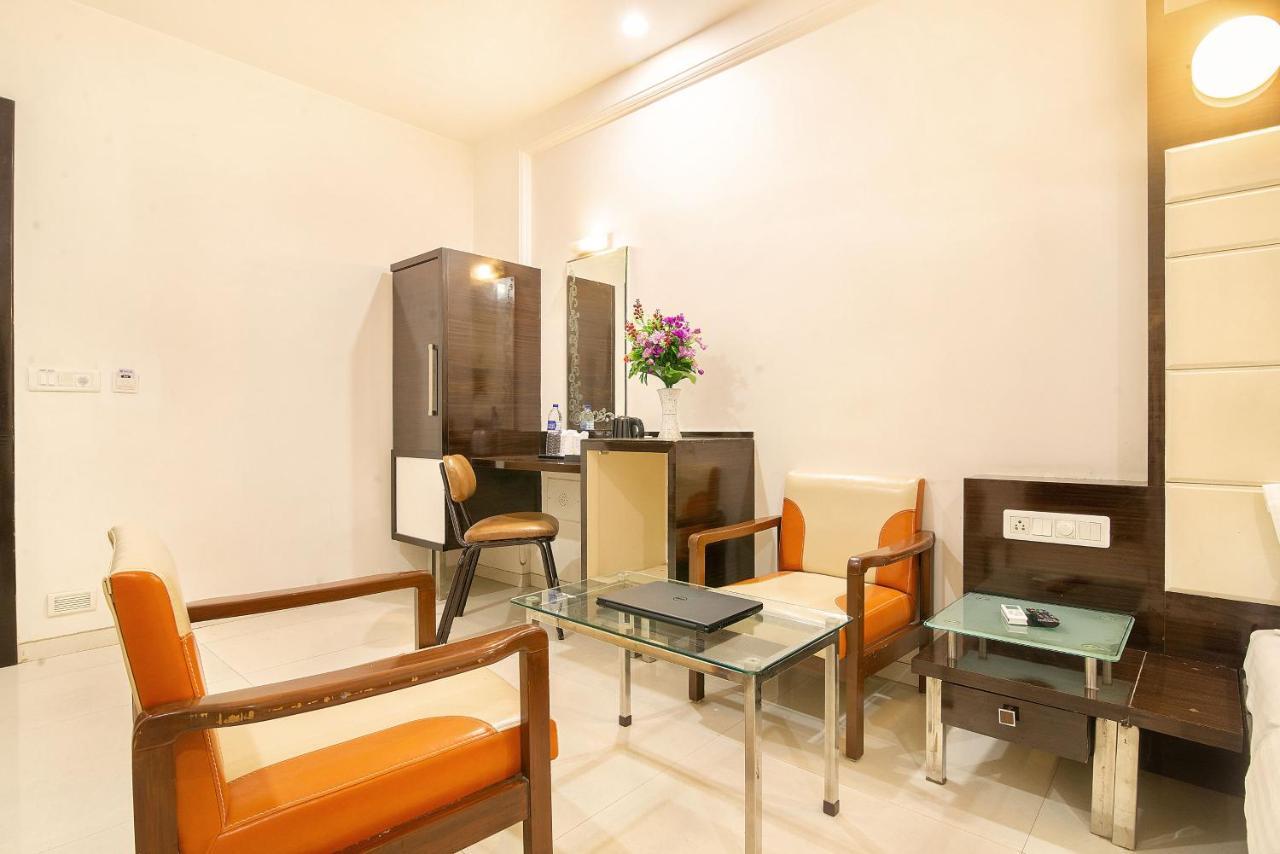 Hotel Satkar 苏拉特 外观 照片