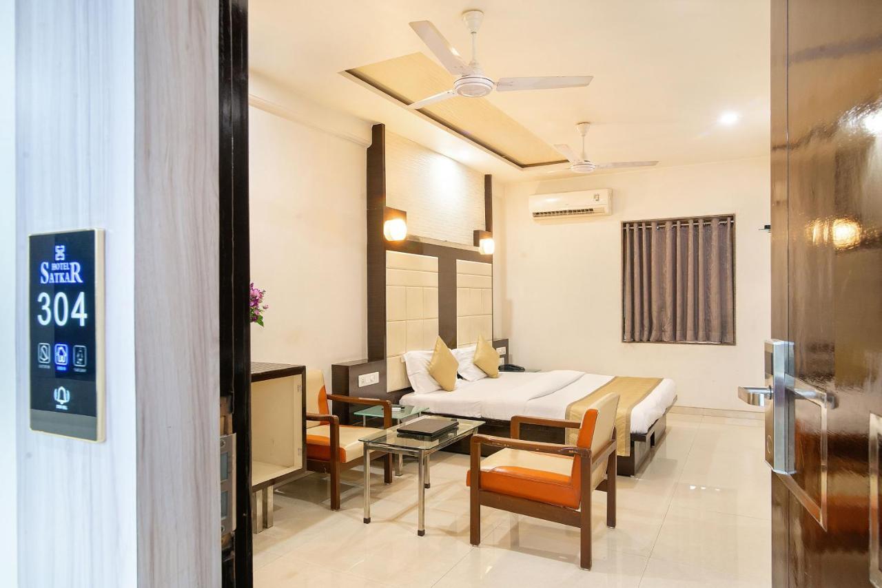 Hotel Satkar 苏拉特 外观 照片