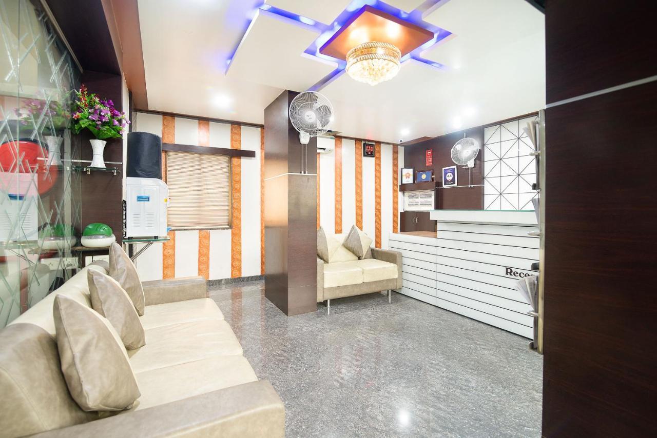 Hotel Satkar 苏拉特 外观 照片