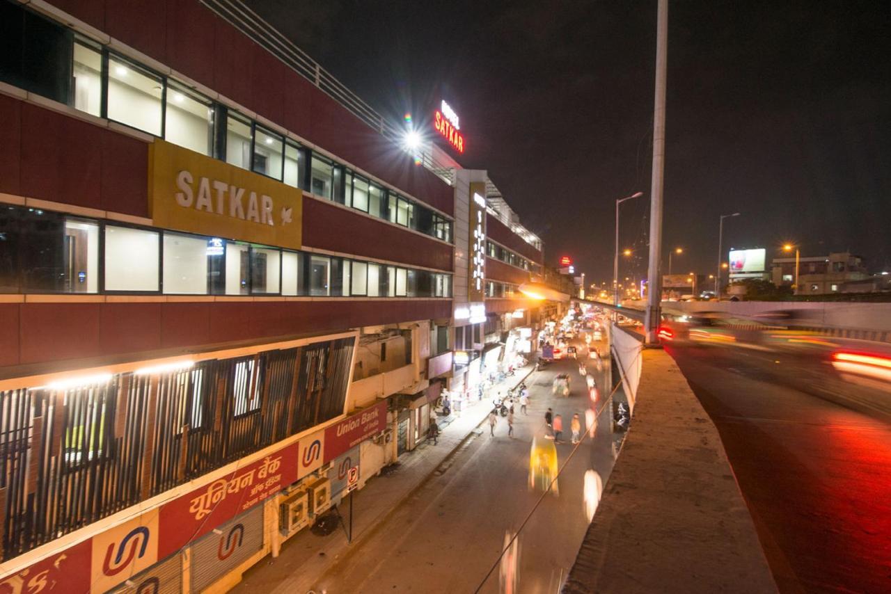 Hotel Satkar 苏拉特 外观 照片
